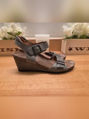 Taos Footwear Women's Buckle Up Graphite Gray Wedge Heel Sandal Size 41